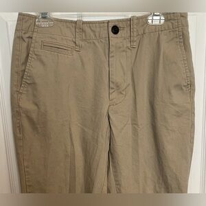 Khaki’s Men’s Straight Leg, Size Medium Pit